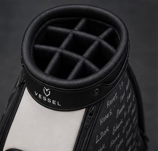 Logo golf bag